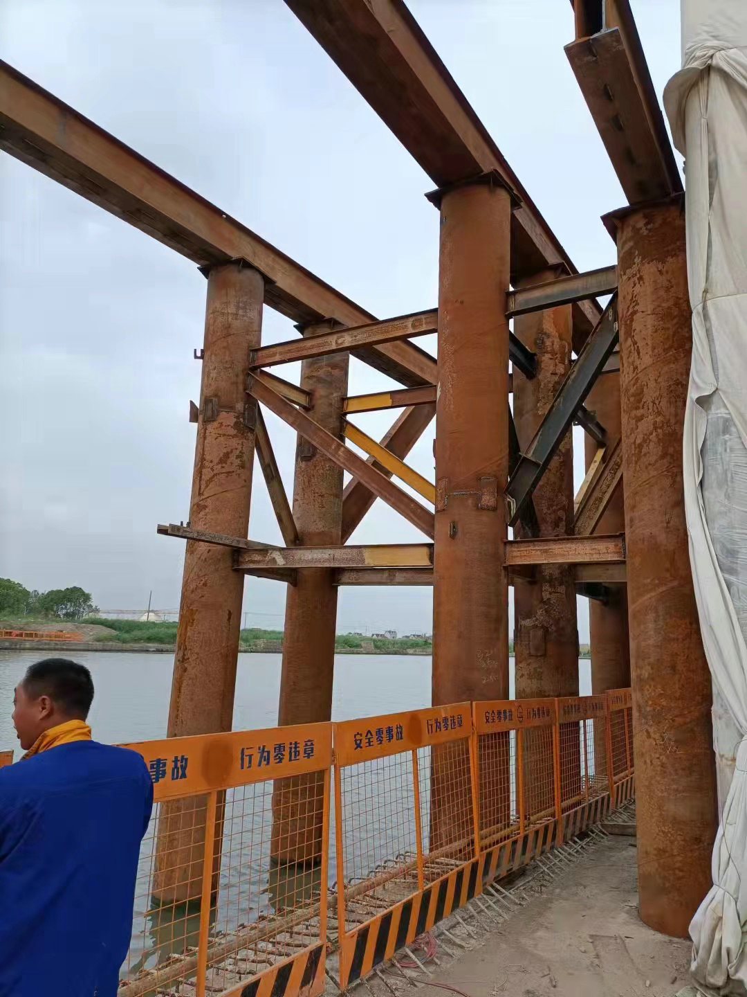 海上施工平臺、支棧橋、主棧橋