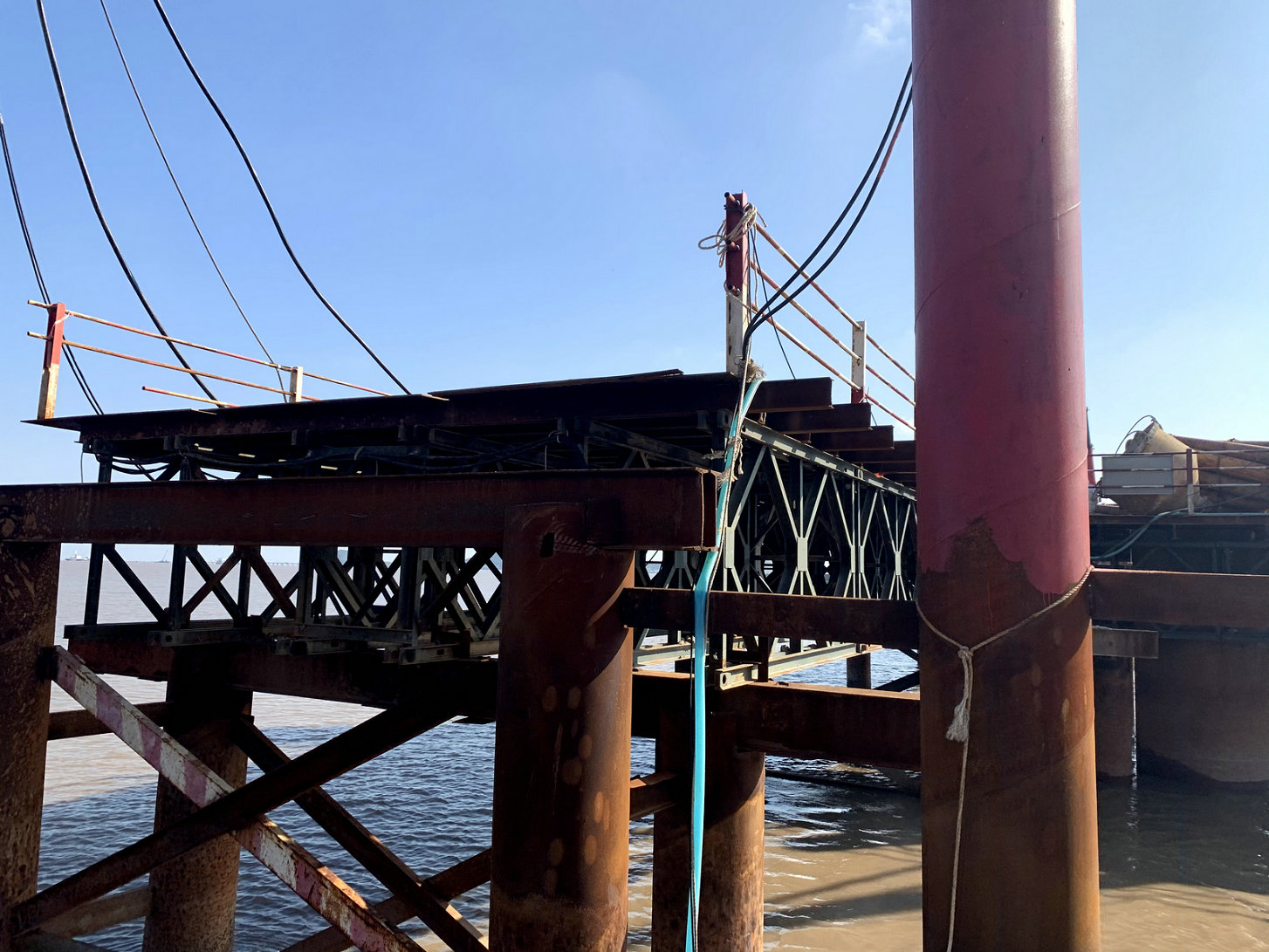 海上施工平臺、支棧橋、主棧橋