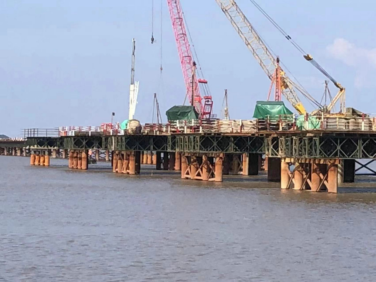 海上施工平臺、支棧橋、主棧橋